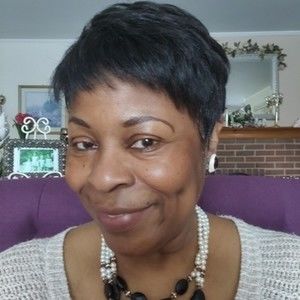 Meet your Posher, Rena